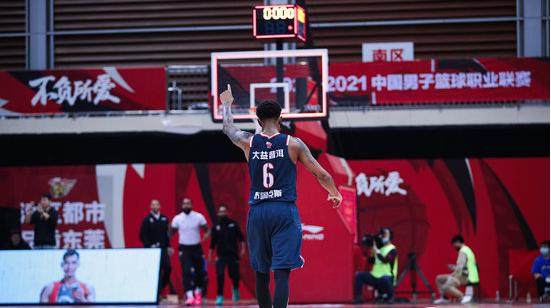 世界杯app下载-末节接管比赛将冷门扼杀 马尚归来广东即刻止颓